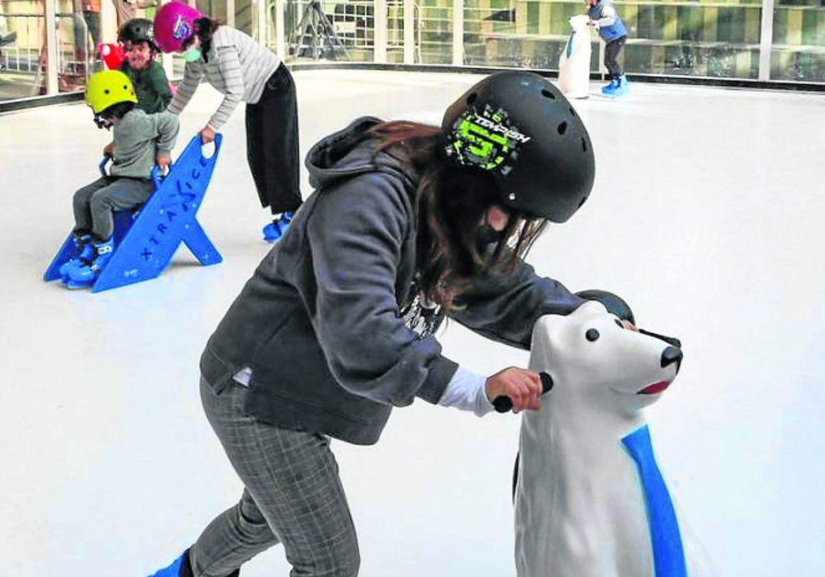 La pista de hielo de Errebal se pone en marcha y mañana se abrirá el